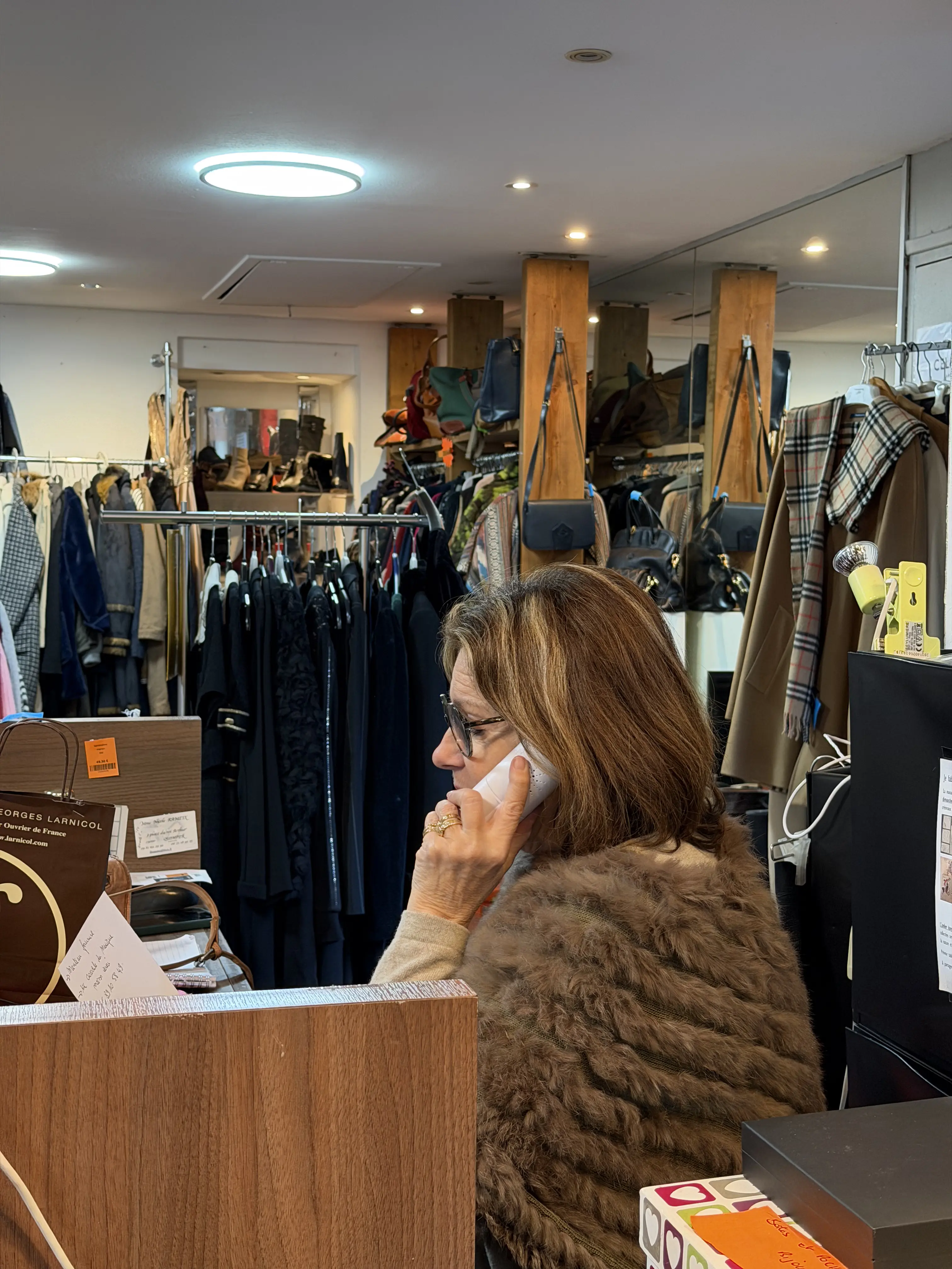 Françoise Gageonnet au téléphone